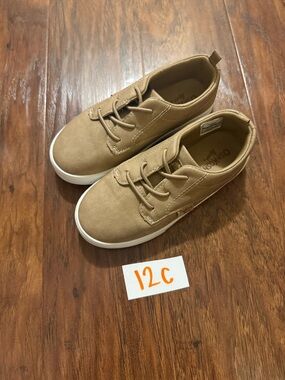 Oshkosh light tan boys shoes size 12c